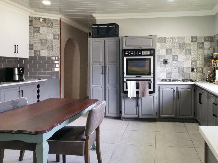 3 Bedroom Property for Sale in Safari Gardens North West